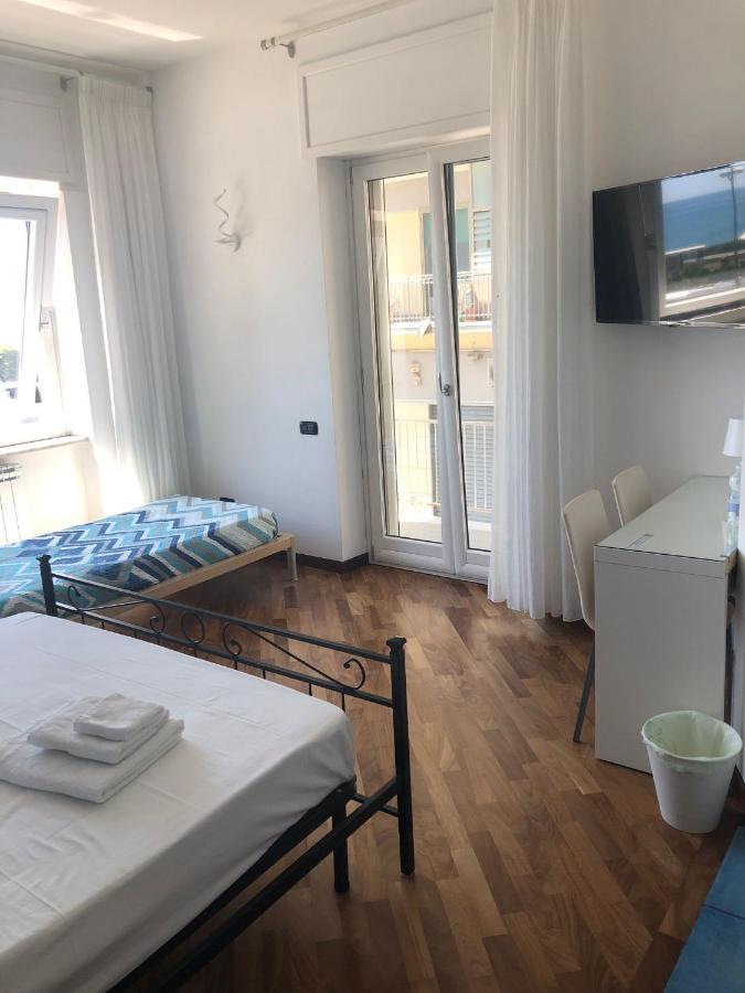 Hotel Blue Sea Salernes Extérieur photo